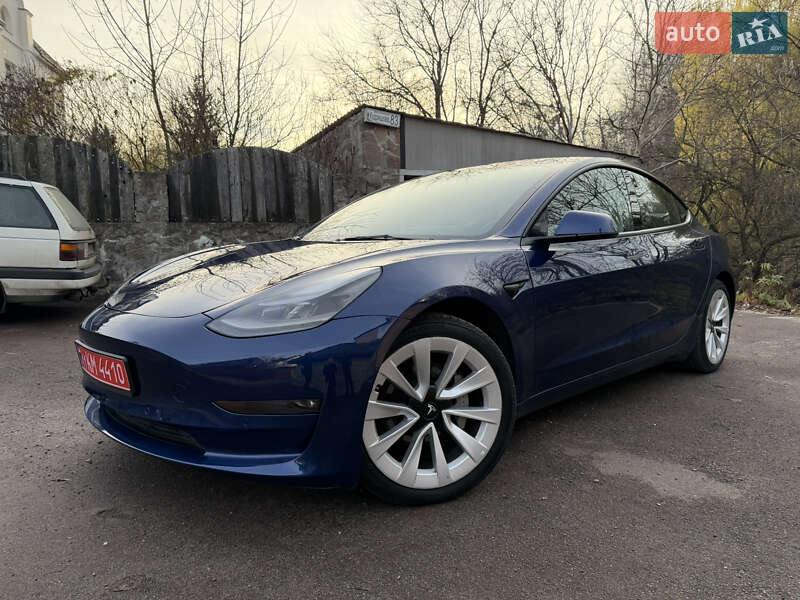Седан Tesla Model 3 2022 в Киеве