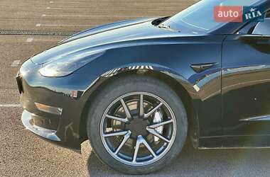 Седан Tesla Model 3 2022 в Ровно
