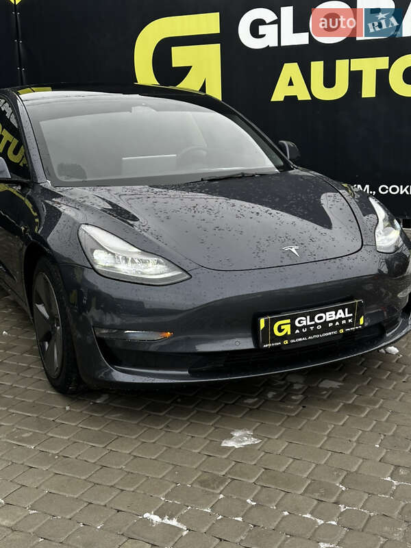 Седан Tesla Model 3 2022 в Львове