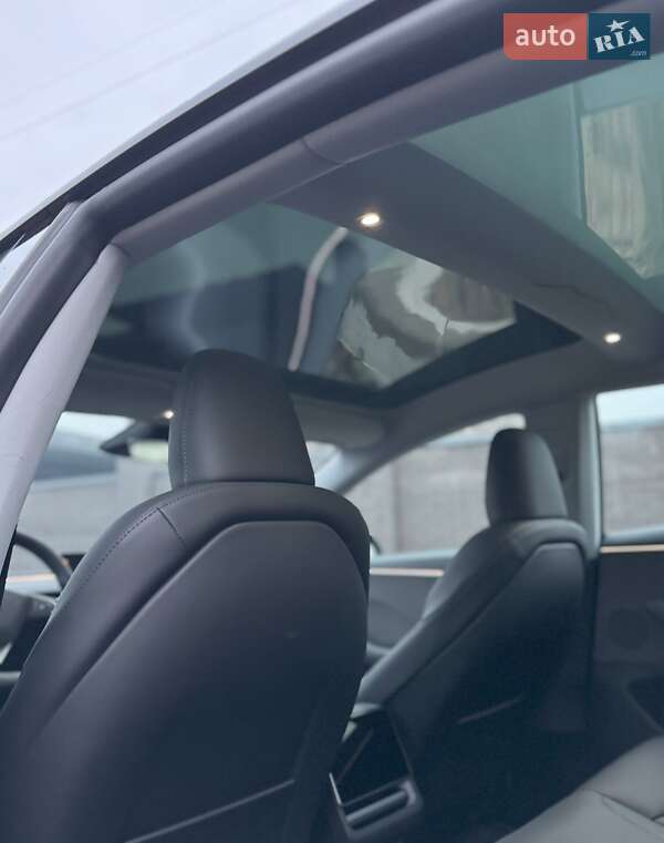 Седан Tesla Model 3 2025 в Києві