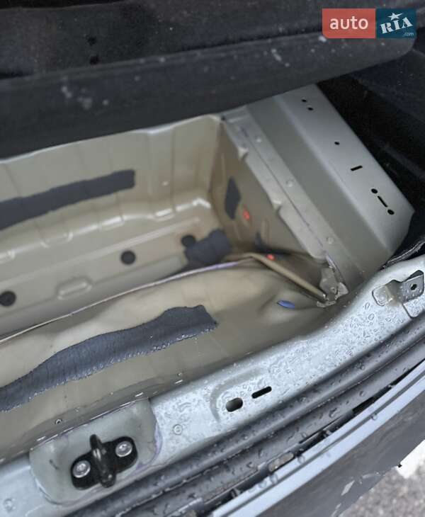 Седан Tesla Model 3 2025 в Києві