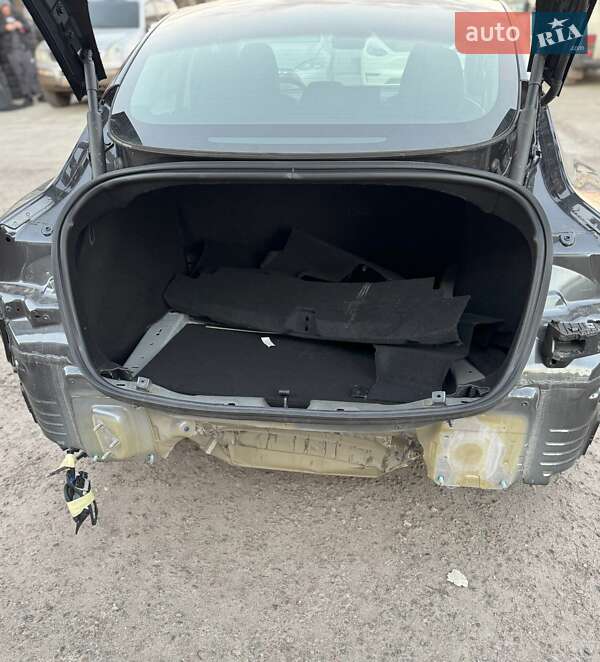 Седан Tesla Model 3 2025 в Києві