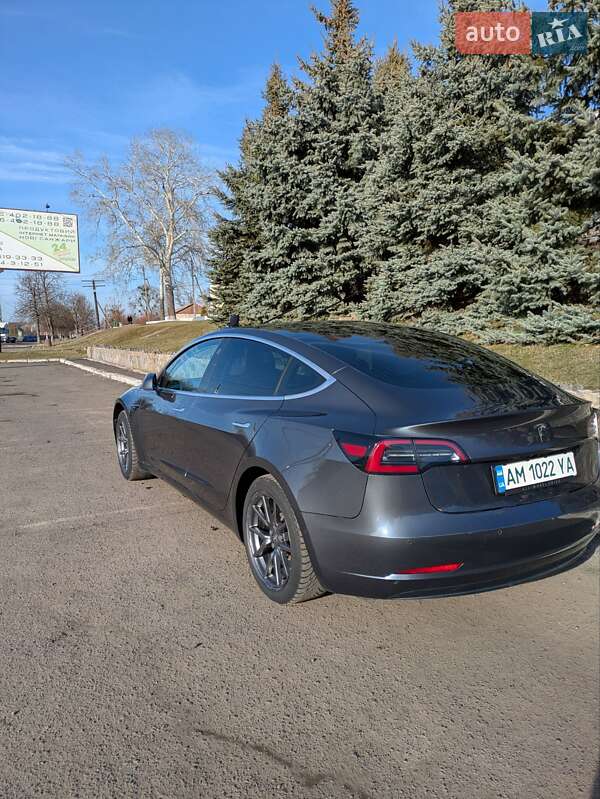 Седан Tesla Model 3 2019 в Полтаві