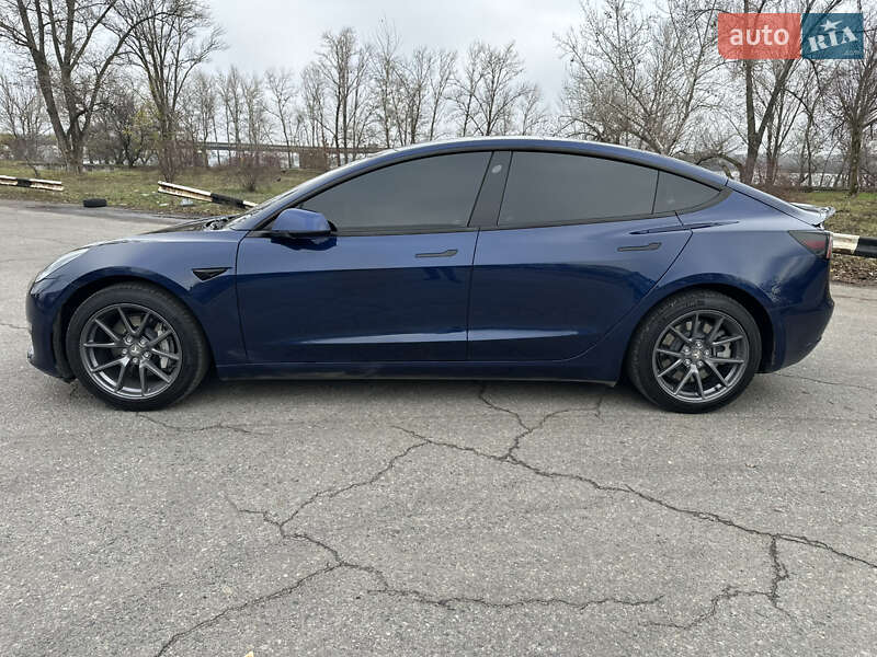 Седан Tesla Model 3 2022 в Дніпрі
