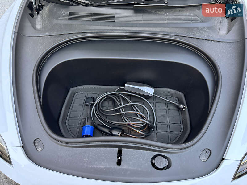 Седан Tesla Model 3 2023 в Киеве