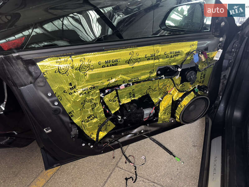 Седан Tesla Model 3 2019 в Днепре