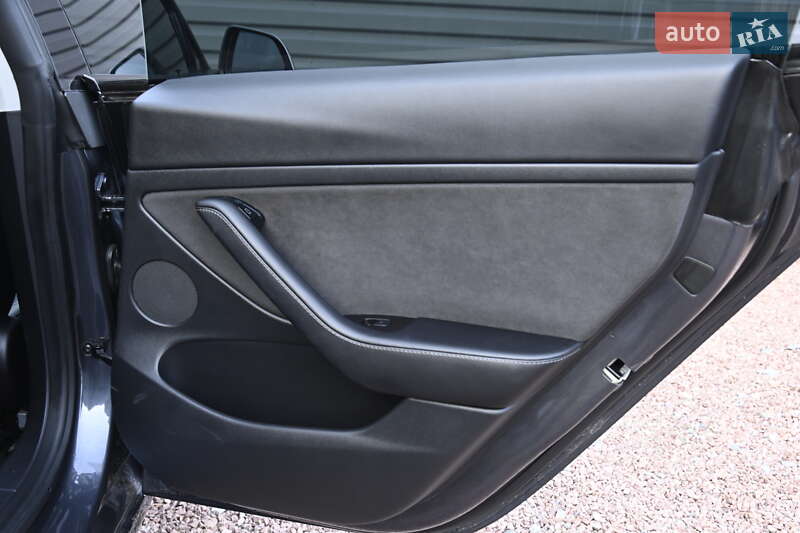 Седан Tesla Model 3 2021 в Бердичеве