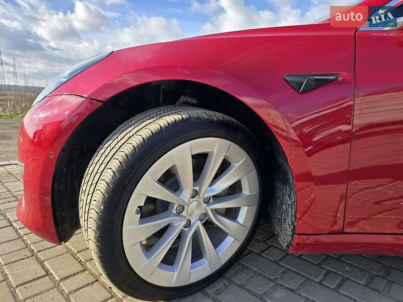 Седан Tesla Model 3 2020 в Одесі