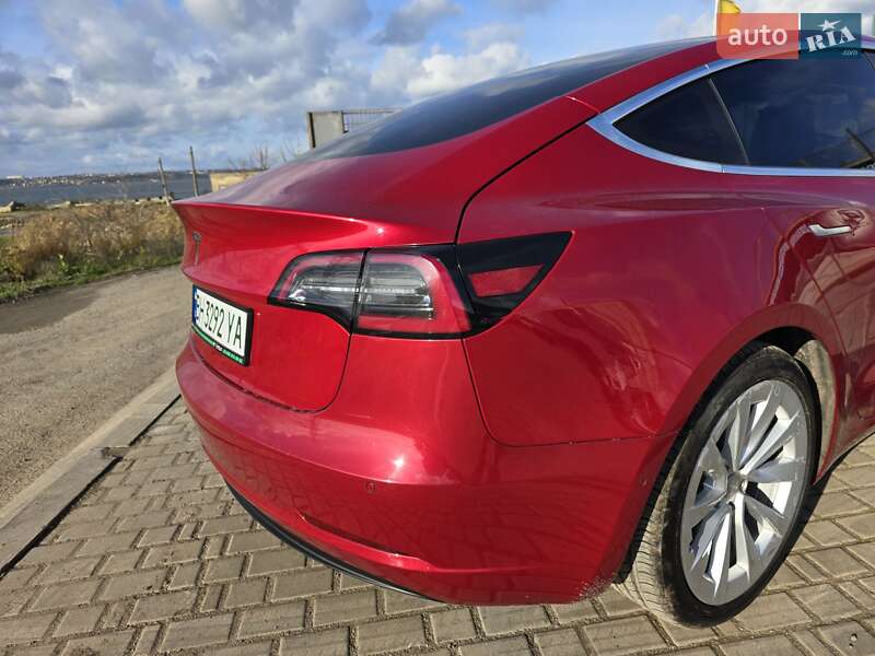 Седан Tesla Model 3 2020 в Одесі