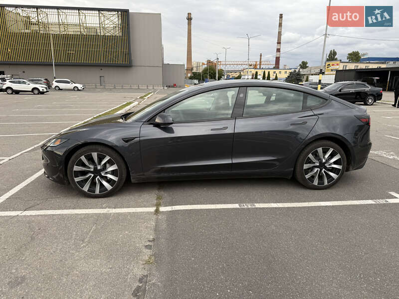 Седан Tesla Model 3 2024 в Киеве