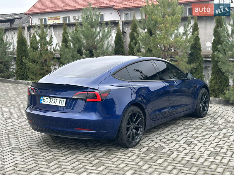 Седан Tesla Model 3 2021 в Львові