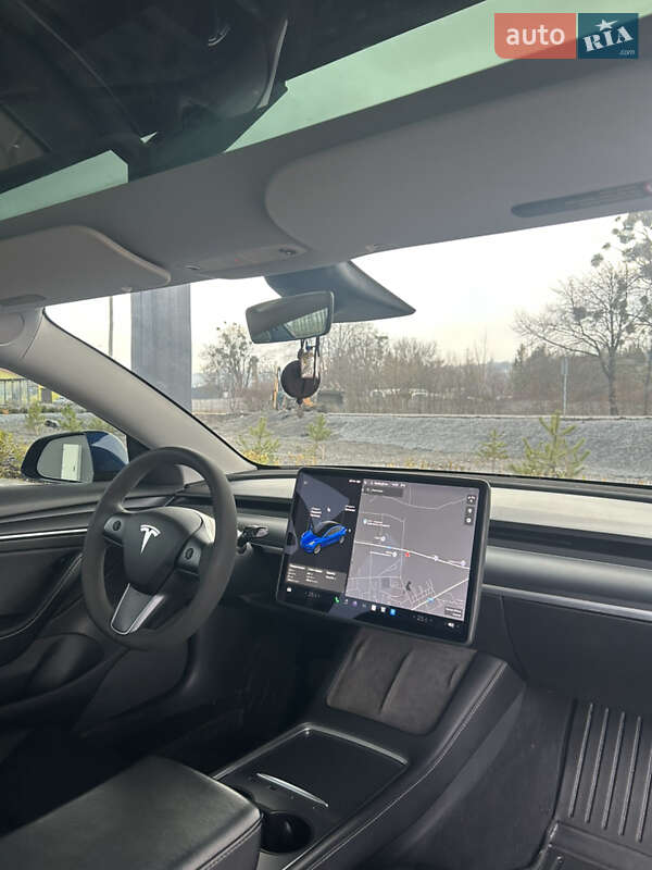 Седан Tesla Model 3 2021 в Львові