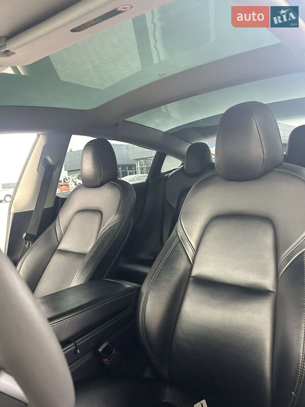 Седан Tesla Model 3 2021 в Львові