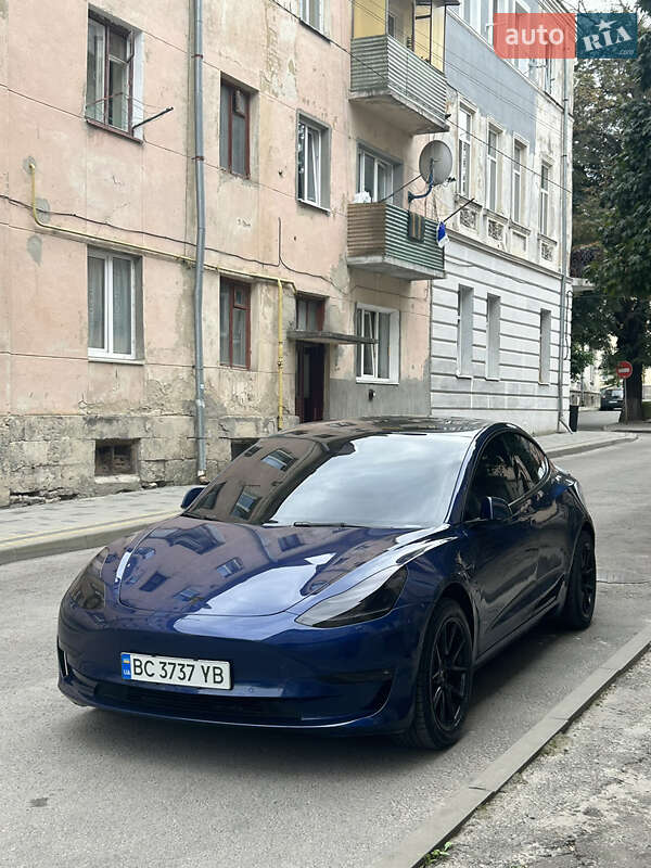Седан Tesla Model 3 2021 в Львові