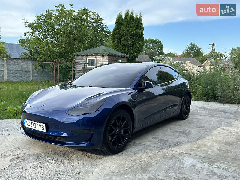 Седан Tesla Model 3 2021 в Львові