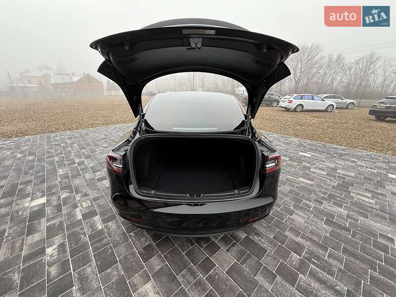 Седан Tesla Model 3 2018 в Коломые