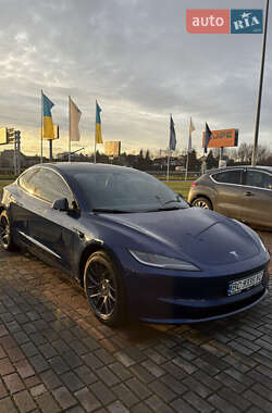 Седан Tesla Model 3 2024 в Львове