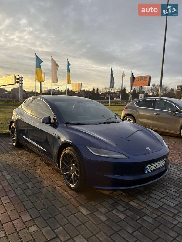 Седан Tesla Model 3 2024 в Львове