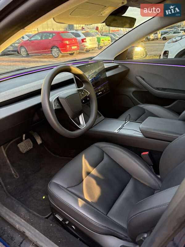 Седан Tesla Model 3 2024 в Львове