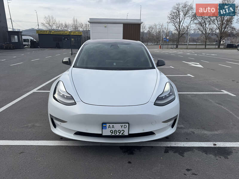 Седан Tesla Model 3 2018 в Киеве