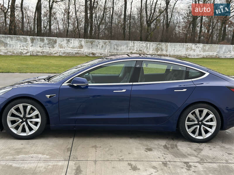 Седан Tesla Model 3 2018 в Луцке