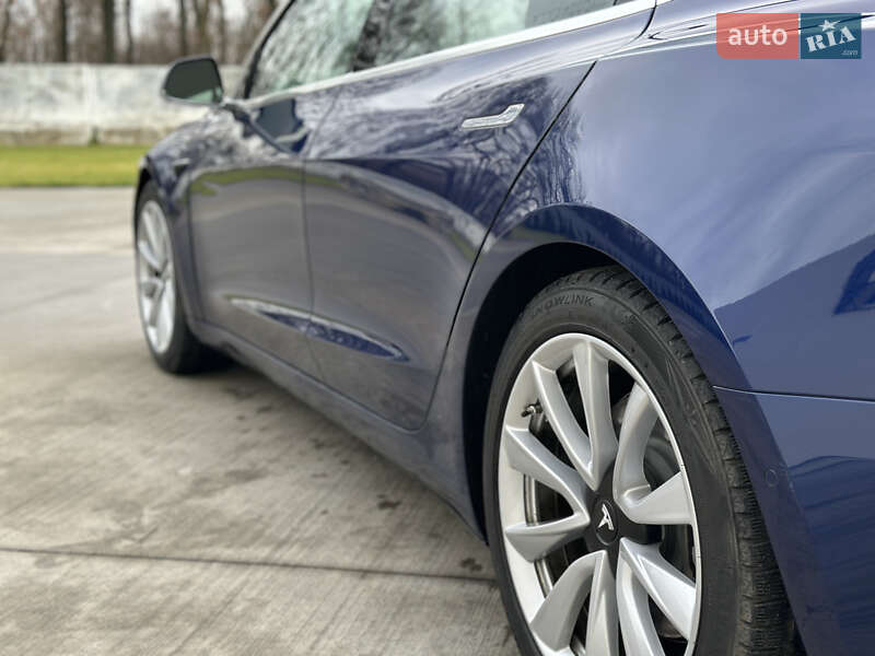 Седан Tesla Model 3 2018 в Луцке
