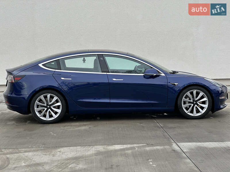 Седан Tesla Model 3 2018 в Луцке