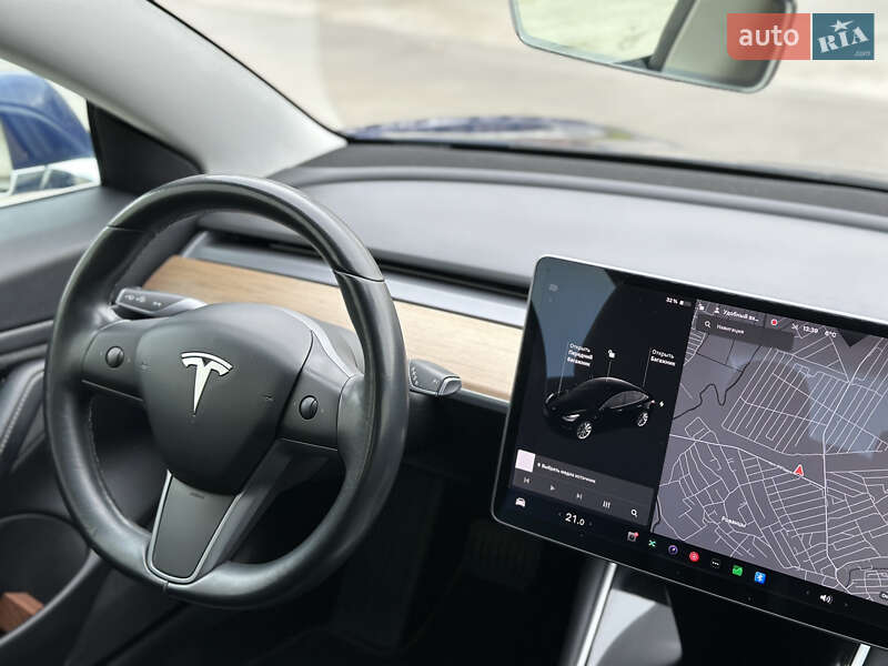 Седан Tesla Model 3 2018 в Луцке