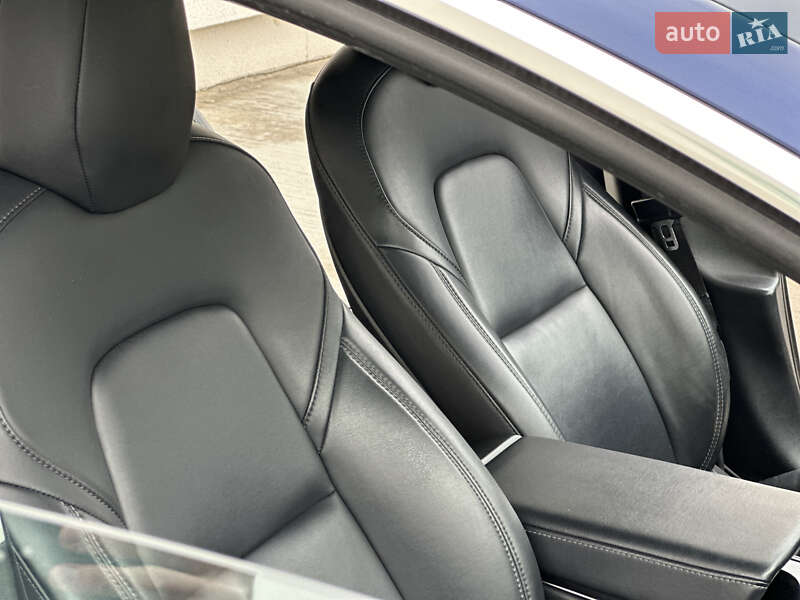 Седан Tesla Model 3 2018 в Луцке