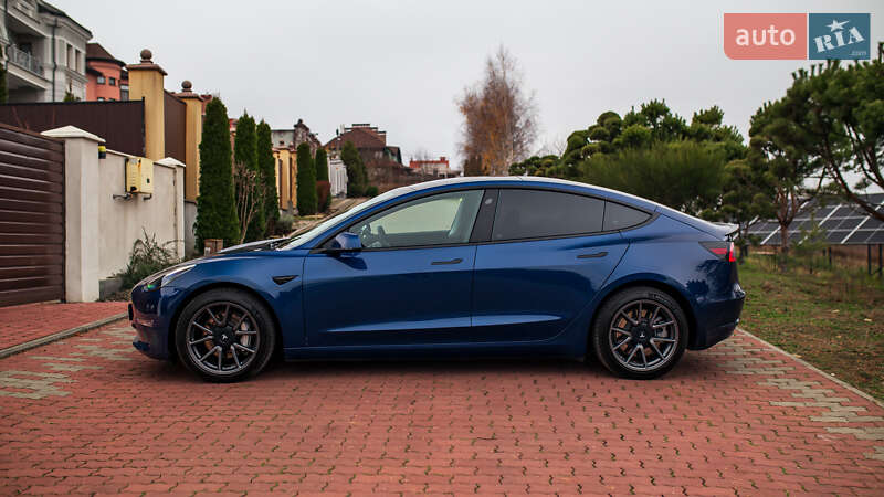 Седан Tesla Model 3 2019 в Чернівцях