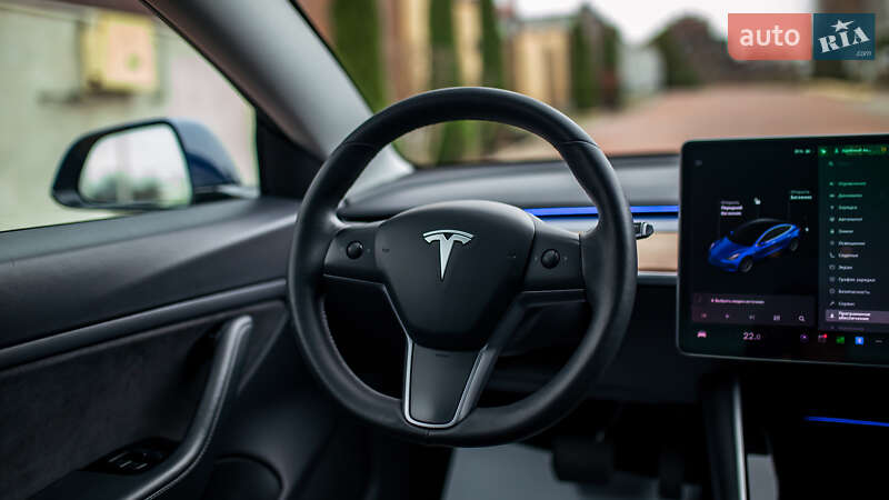 Седан Tesla Model 3 2019 в Чернівцях