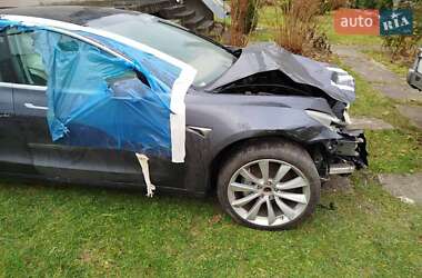Седан Tesla Model 3 2019 в Львові