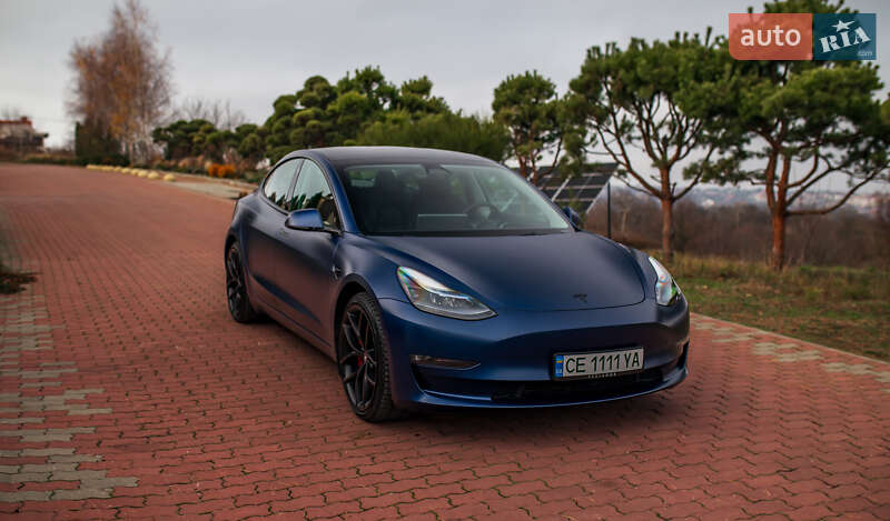 Седан Tesla Model 3 2022 в Черновцах