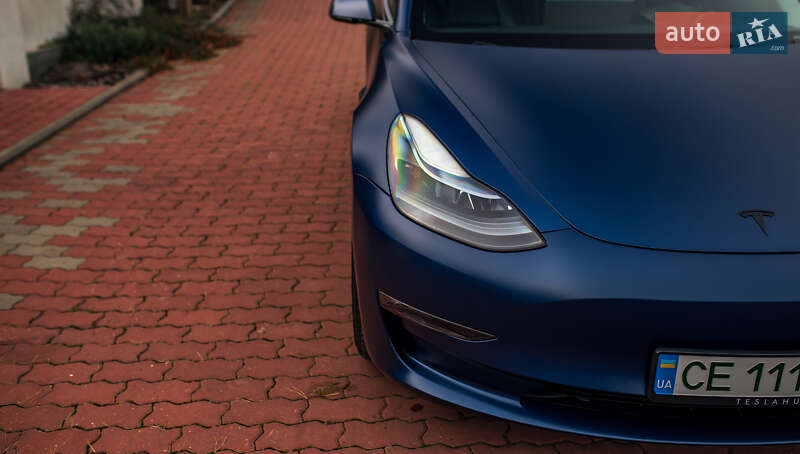 Седан Tesla Model 3 2022 в Черновцах