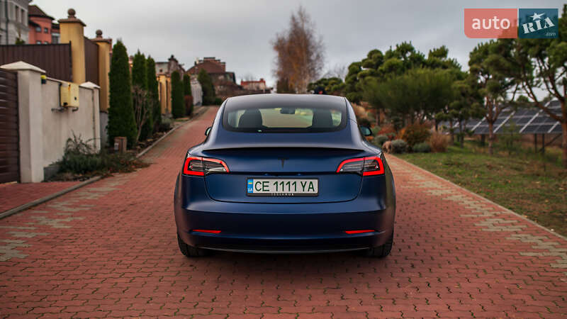 Седан Tesla Model 3 2022 в Черновцах