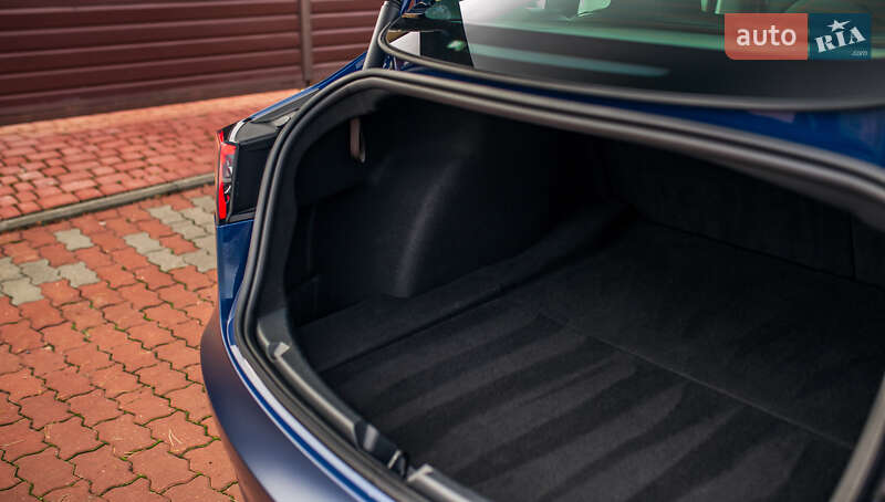 Седан Tesla Model 3 2022 в Черновцах