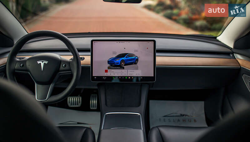 Седан Tesla Model 3 2022 в Черновцах