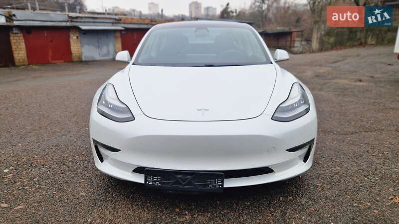 Седан Tesla Model 3 2020 в Києві