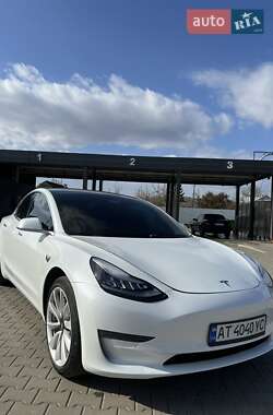 Седан Tesla Model 3 2019 в Косове