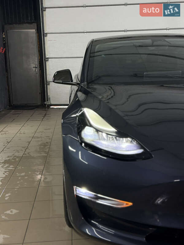 Седан Tesla Model 3 2022 в Києві