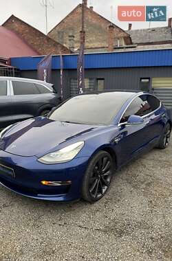 Седан Tesla Model 3 2020 в Ужгороді