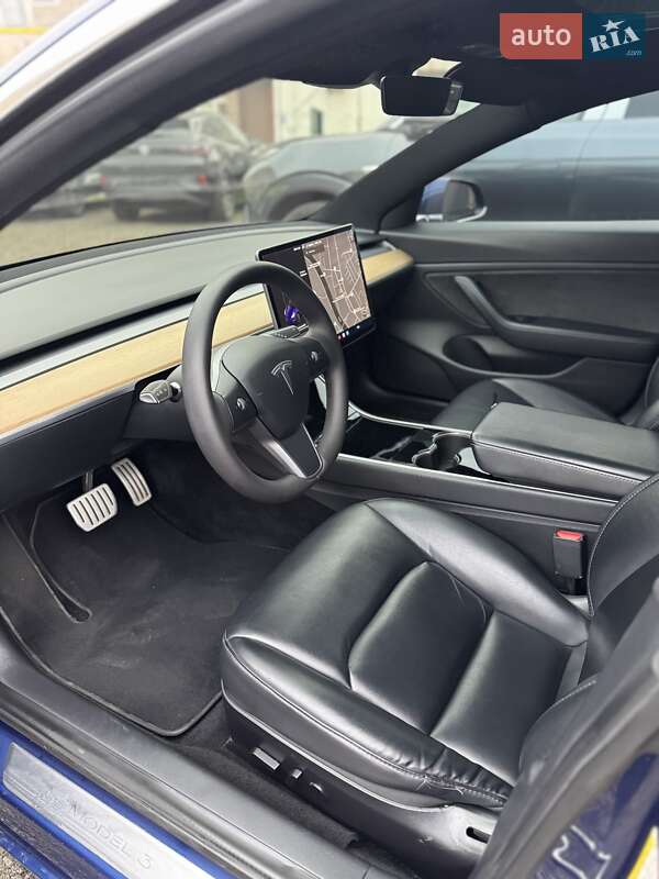 Седан Tesla Model 3 2020 в Ужгороді