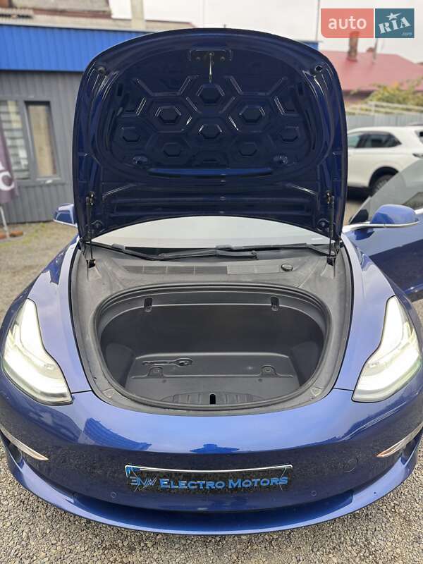Седан Tesla Model 3 2020 в Ужгороді