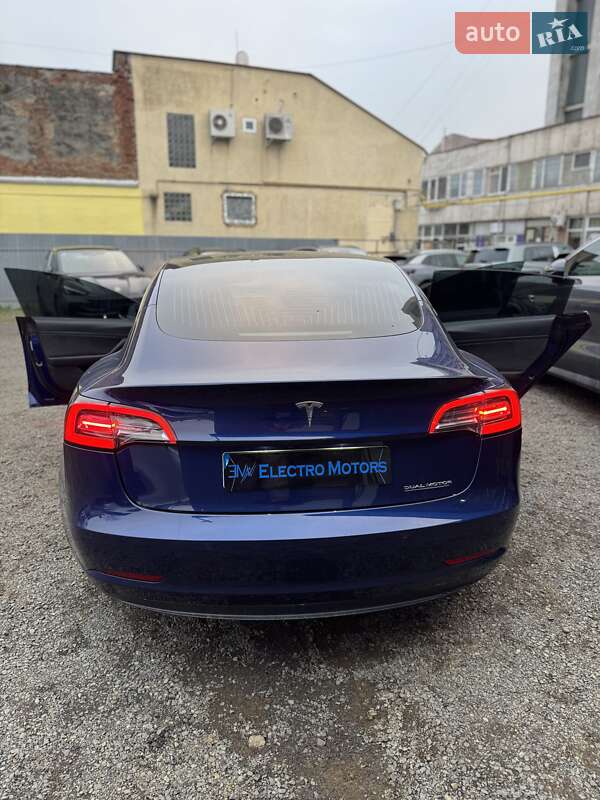 Седан Tesla Model 3 2020 в Ужгороді