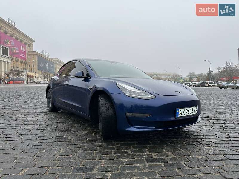 Tesla Model 3 2020