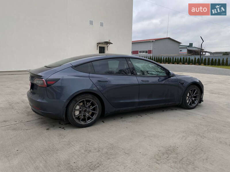 Седан Tesla Model 3 2021 в Луцке