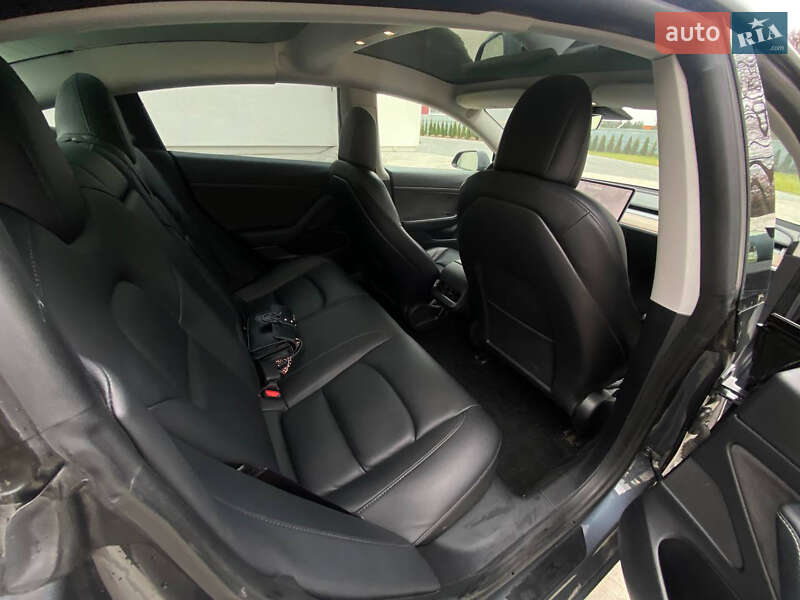 Седан Tesla Model 3 2021 в Луцке