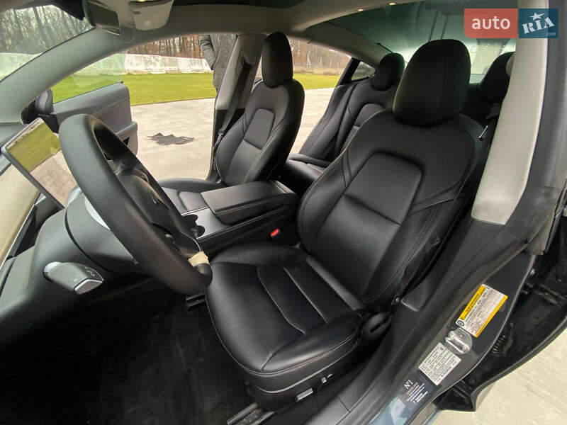 Седан Tesla Model 3 2021 в Луцке