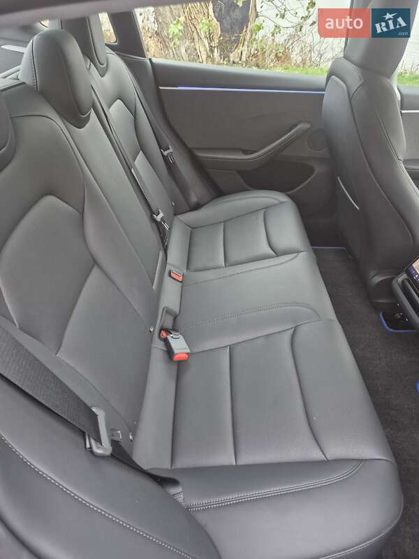 Седан Tesla Model 3 2024 в Києві