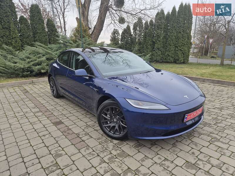 Седан Tesla Model 3 2024 в Києві